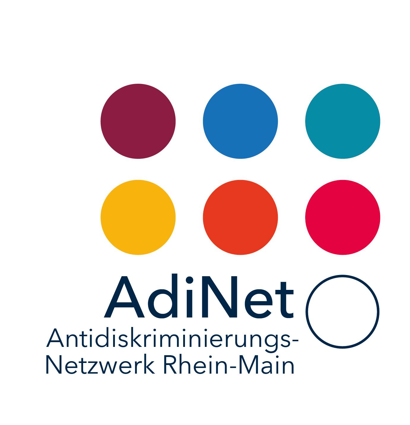 Logo des AdiNet Rhein-Main: Zwei horizontale Reihen mit je drei Punkten in verschiedenen Rot- und Blautönen. Darunter in schwarzer Schrift "AdiNet Antidiskriminierungs-Netzwerk Rhein-Main". 